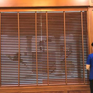 Rèm lá gỗ – đơn giản, sang trọng, tự nhiên.