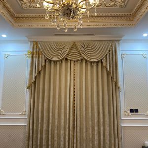 Chạm vào vẻ đẹp cổ điển với từng đường cong của rèm yếm