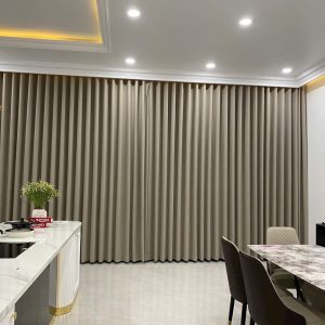 Góc bếp thêm xinh – chỉ cần một bộ rèm vải thật dịu mắt.