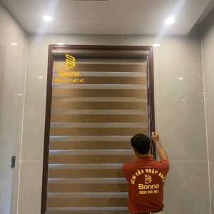 Không gian hiện đại với rèm cầu vồng tông màu trung tính.