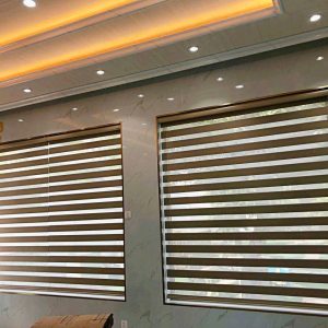 Rèm thiết kế ánh nâu – dịu nhẹ trong nắng sớm.